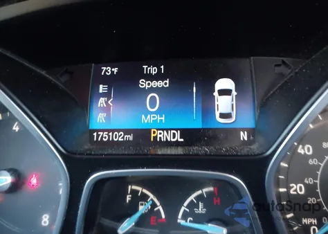 2016 Ford Focus Se z USA, uszkodzony, nr VIN 1FADP3F22GL281854